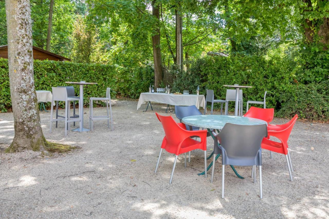 La Commanderie De Champarey Hotel Bourgoin-Jallieu Екстериор снимка