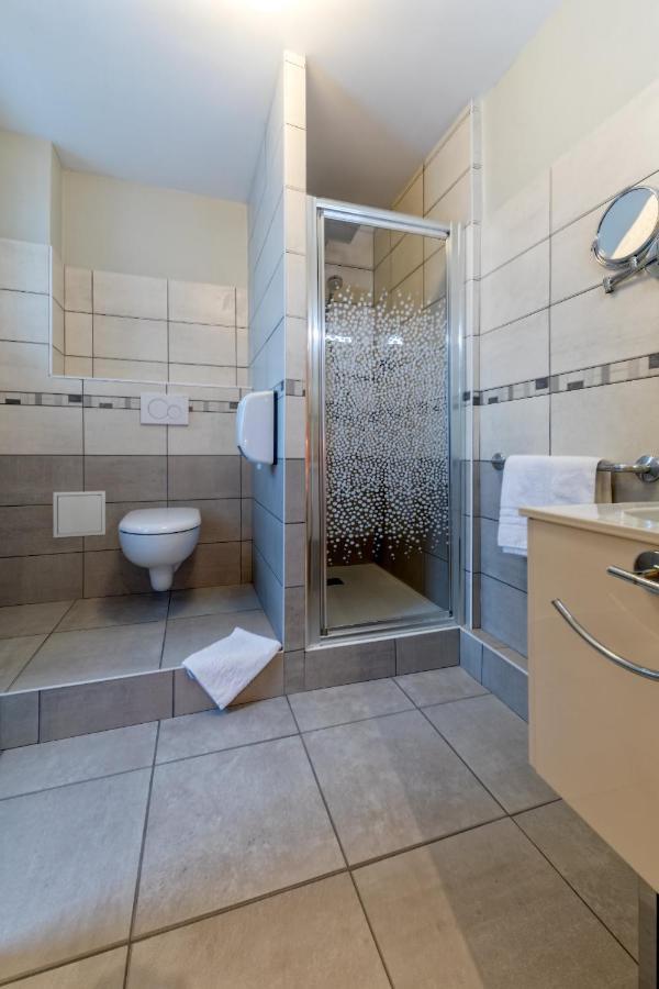 La Commanderie De Champarey Hotel Bourgoin-Jallieu Екстериор снимка